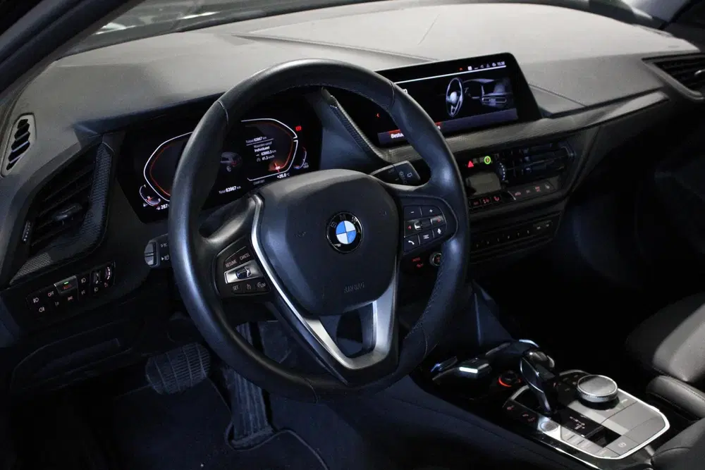 BMW 1-serie 120i Sport Line uit 2021, foto 9