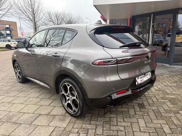 Alfa Romeo Tonale 1.5T Hybrid Veloce | Navi | Camera | Cruis uit 2024, foto 2