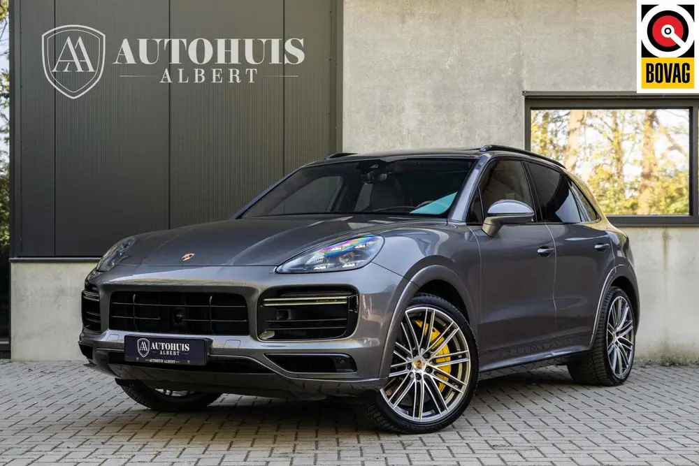 Porsche Cayenne Turbo S E-Hybrid Ceramic Burmester Pano 22' uit 2019