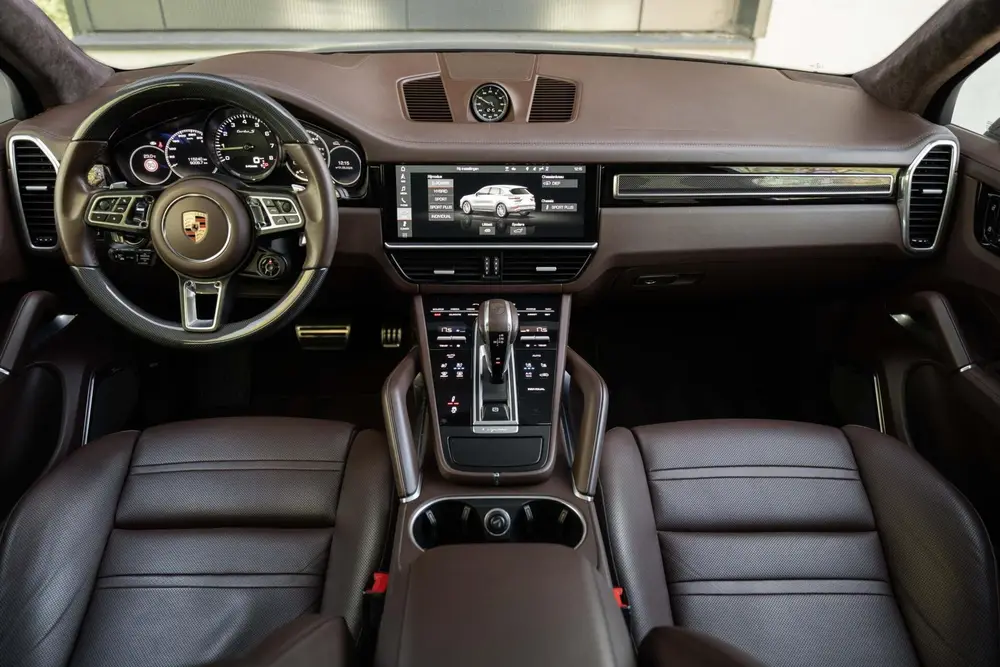 Porsche Cayenne Turbo S E-Hybrid Ceramic Burmester Pano 22' uit 2019, foto 16