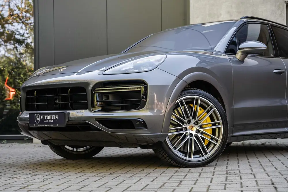 Porsche Cayenne Turbo S E-Hybrid Ceramic Burmester Pano 22' uit 2019, foto 4