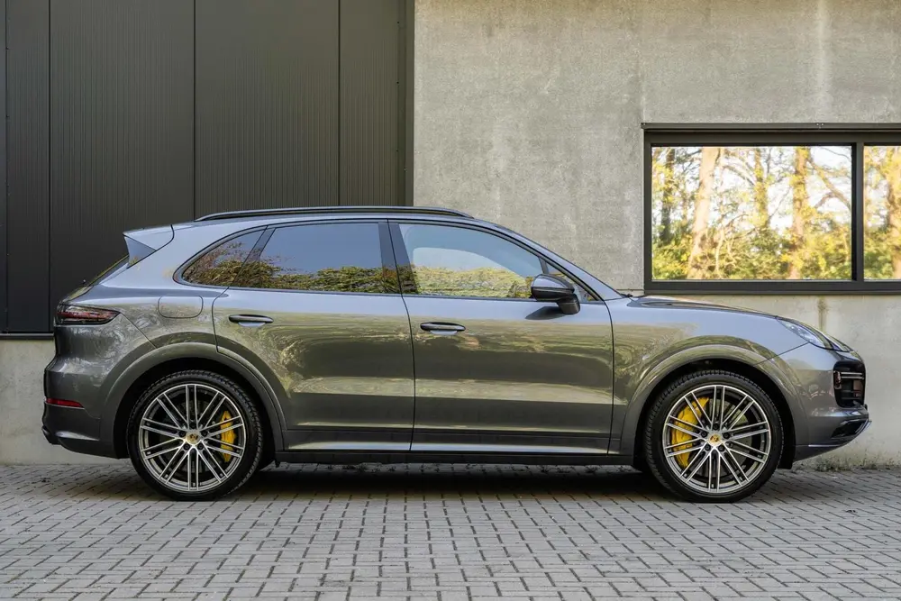 Porsche Cayenne Turbo S E-Hybrid Ceramic Burmester Pano 22' uit 2019, foto 7