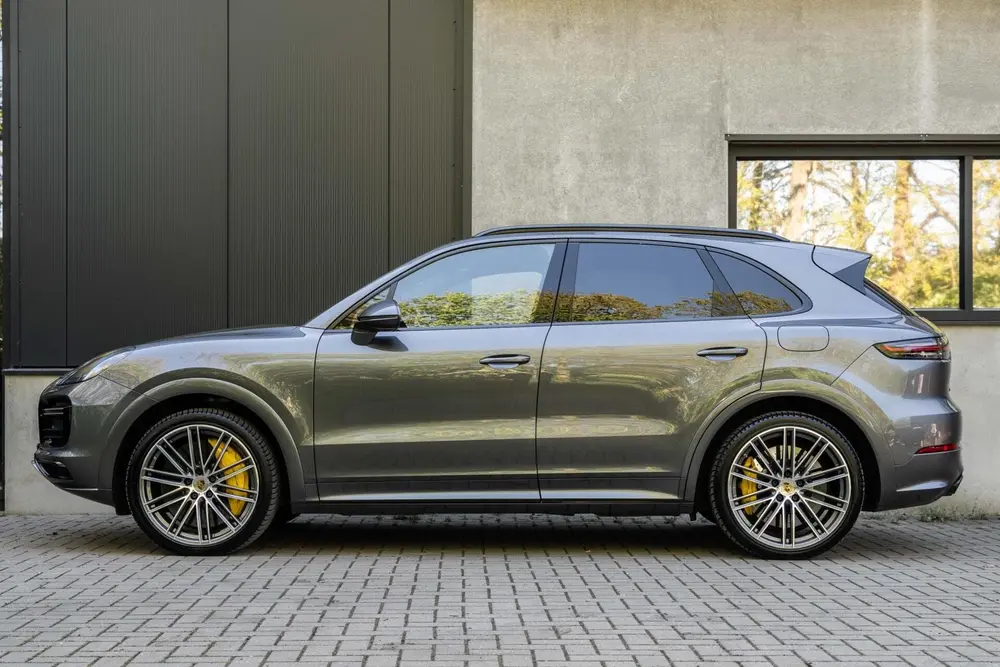 Porsche Cayenne Turbo S E-Hybrid Ceramic Burmester Pano 22' uit 2019, foto 8