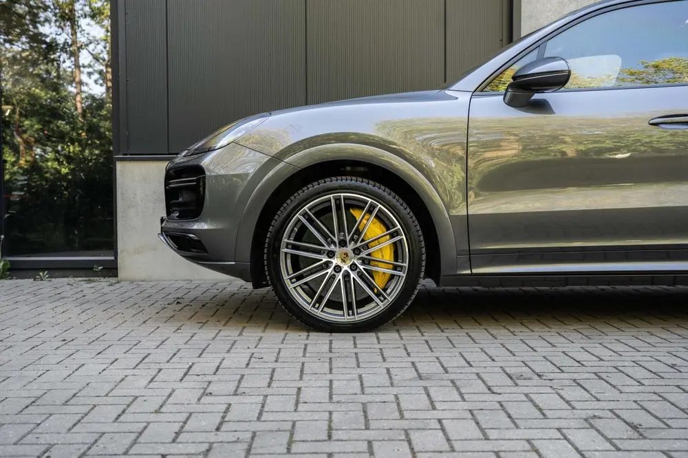 Porsche Cayenne Turbo S E-Hybrid Ceramic Burmester Pano 22' uit 2019, foto 9