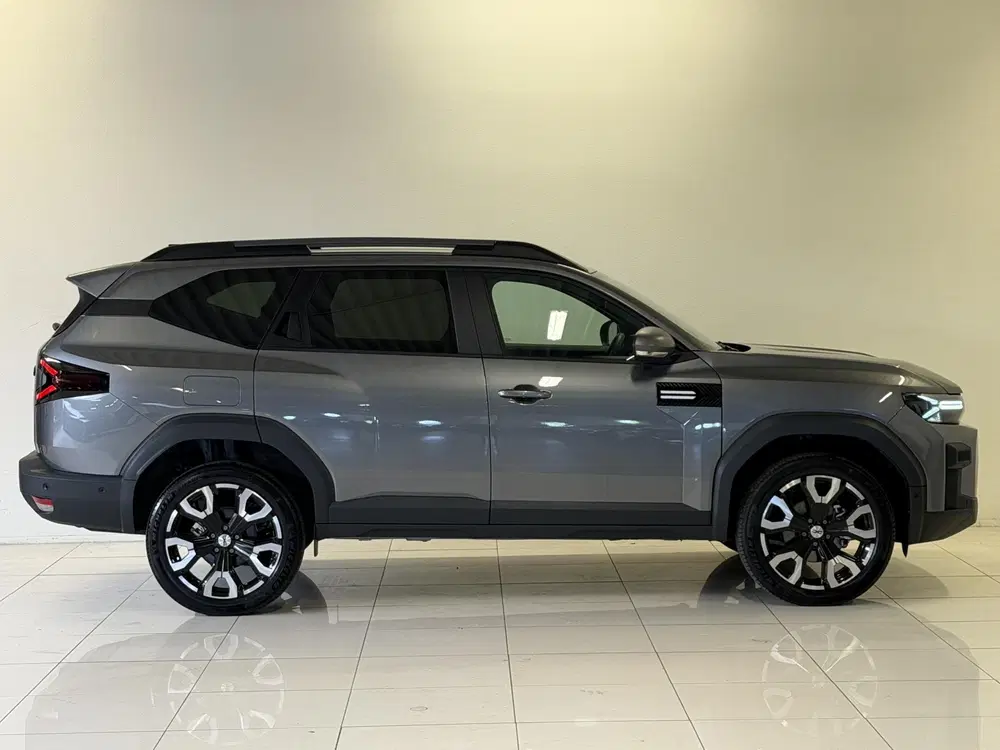 Dacia Bigster Hybrid 155 Journey uit 2025, foto 16