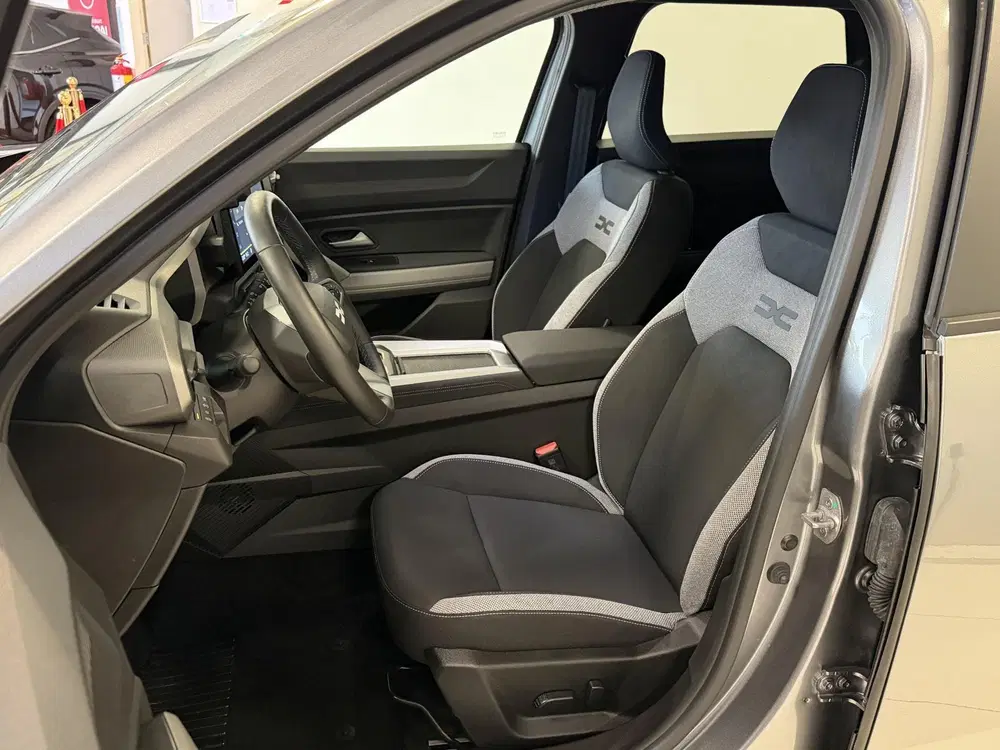 Dacia Bigster Hybrid 155 Journey uit 2025, foto 7
