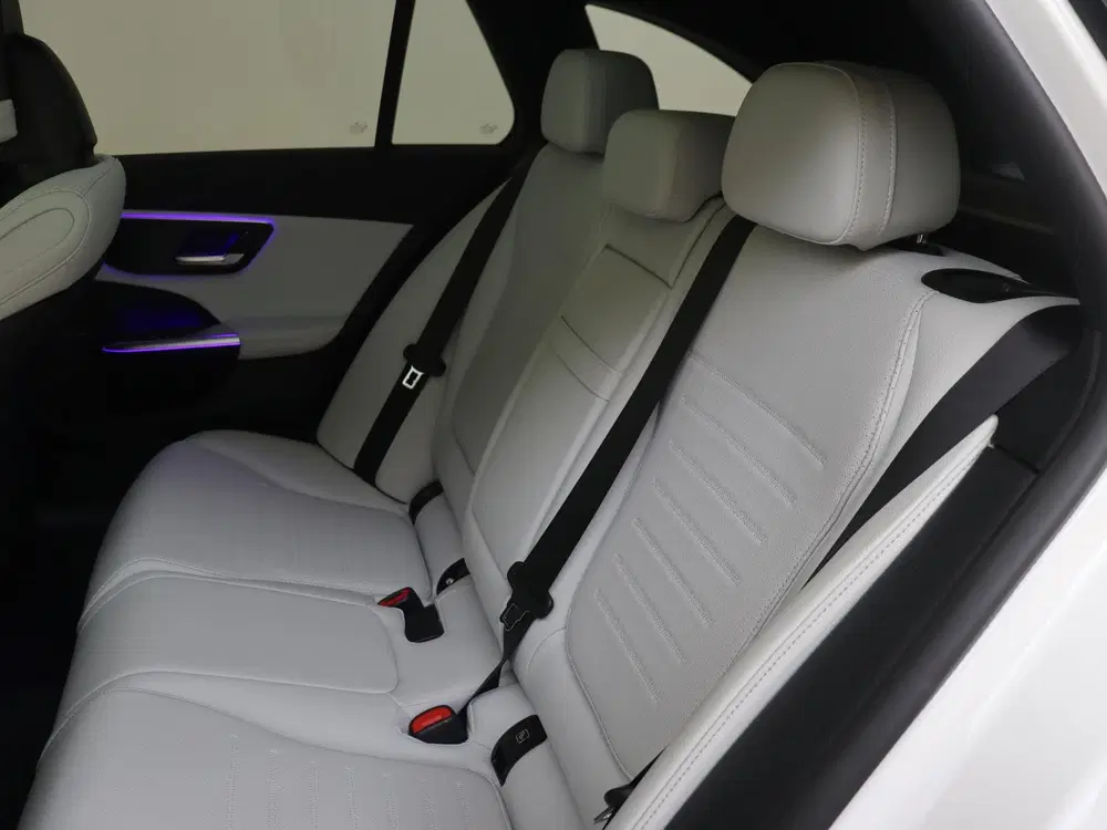 Mercedes-Benz C-Klasse 300 e Star Edition AMG Line uit 2024, foto 16