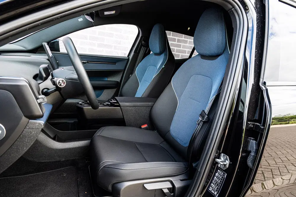 Volvo EX30 Twin Motor Performance Plus 69 kWh uit 2025, foto 6