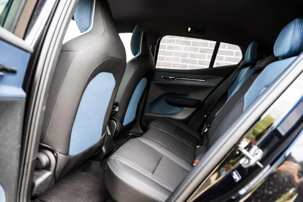 Volvo EX30 Twin Motor Performance Plus 69 kWh uit 2025, foto 7