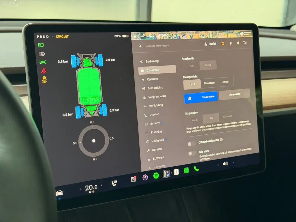 Tesla Model Y Performance uit 2022, foto 13