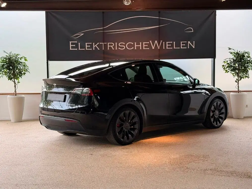 Tesla Model Y Performance uit 2022, foto 7