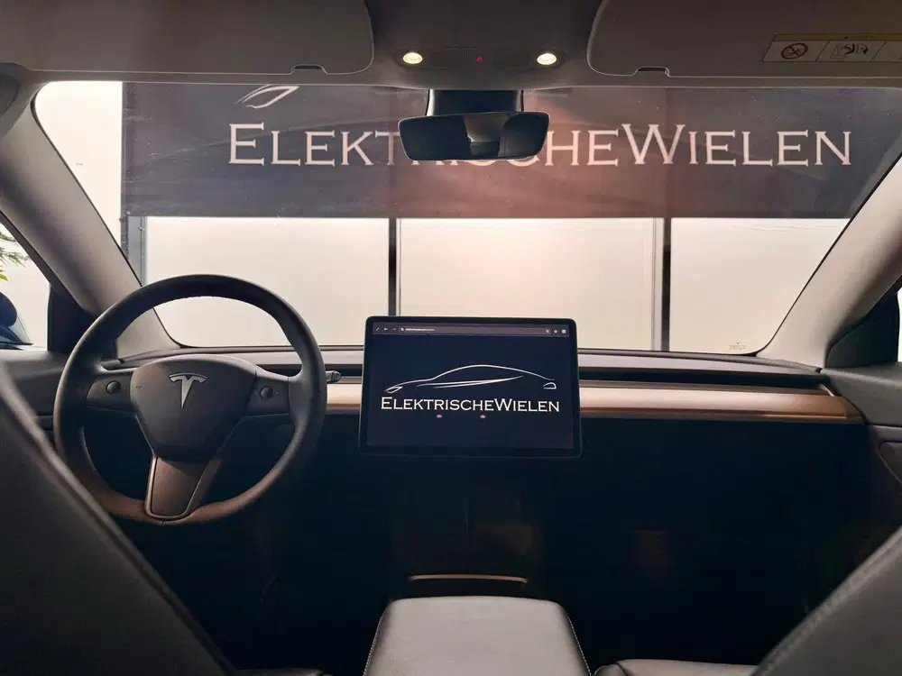 Tesla Model Y Performance uit 2022, foto 9
