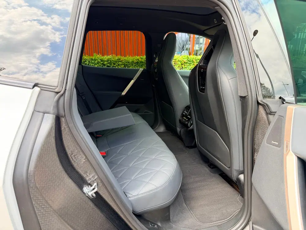 BMW iX XDrive50 uit 2023, foto 11