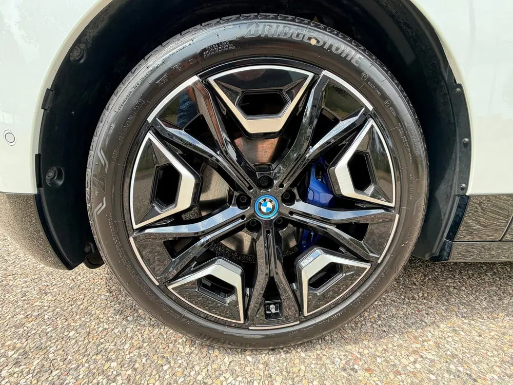 BMW iX XDrive50 uit 2023, foto 13