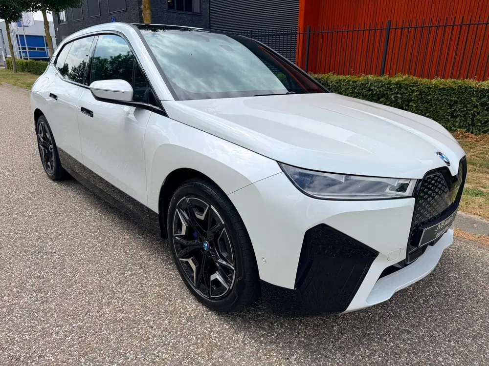 BMW iX XDrive50 uit 2023, foto 6