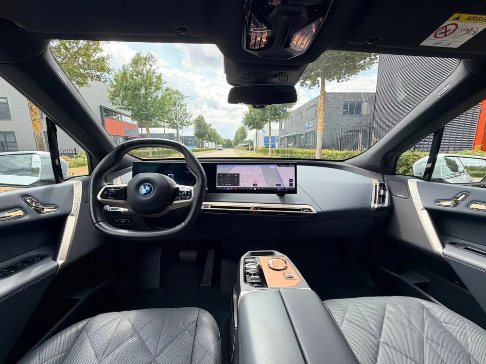 BMW iX XDrive50 uit 2023, foto 7
