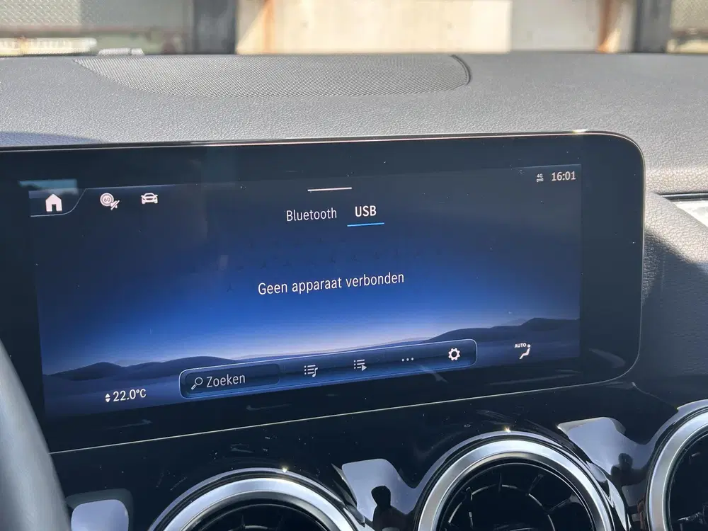 Mercedes-Benz B-Klasse 250 e Luxury Line uit 2025, foto 15
