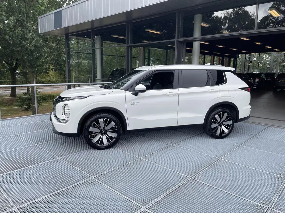 Mitsubishi Outlander 2.4 PHEV Intense+ uit 2026, foto 2
