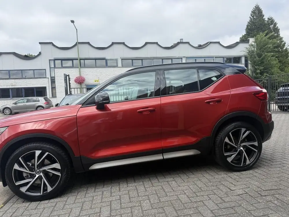 Volvo XC40 T5 AWD R-Design uit 2019, foto 2