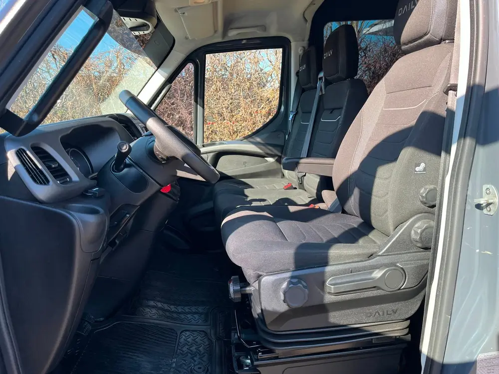 Iveco Daily Daily 35S18 3.0 Automaat uit 2024, foto 3