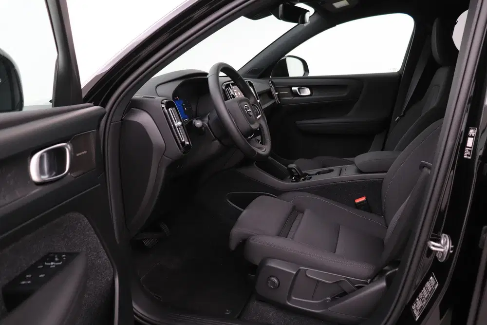 Volvo EX40 Single Motor Extended Range Plus Black Edi uit 2026, foto 3