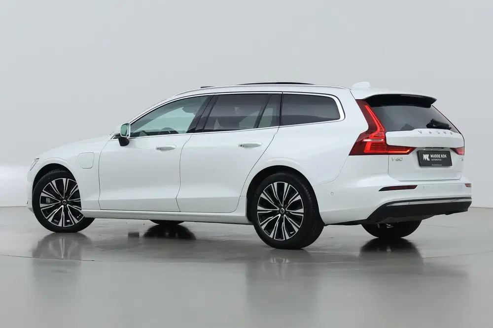 Volvo V60 T8 Plus Bright uit 2025, foto 2