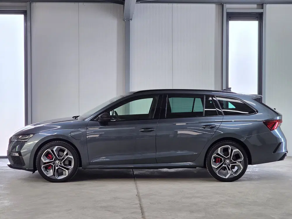 Skoda Octavia Combi 1.4 TSI RS iV PHEV Business uit 2021, foto 2