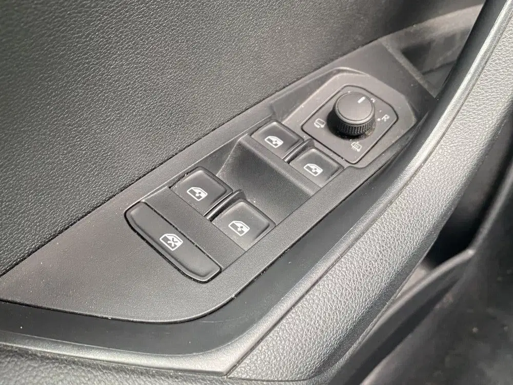Skoda Karoq 1.5 TSI Sportline Business LEDER uit 2022, foto 20