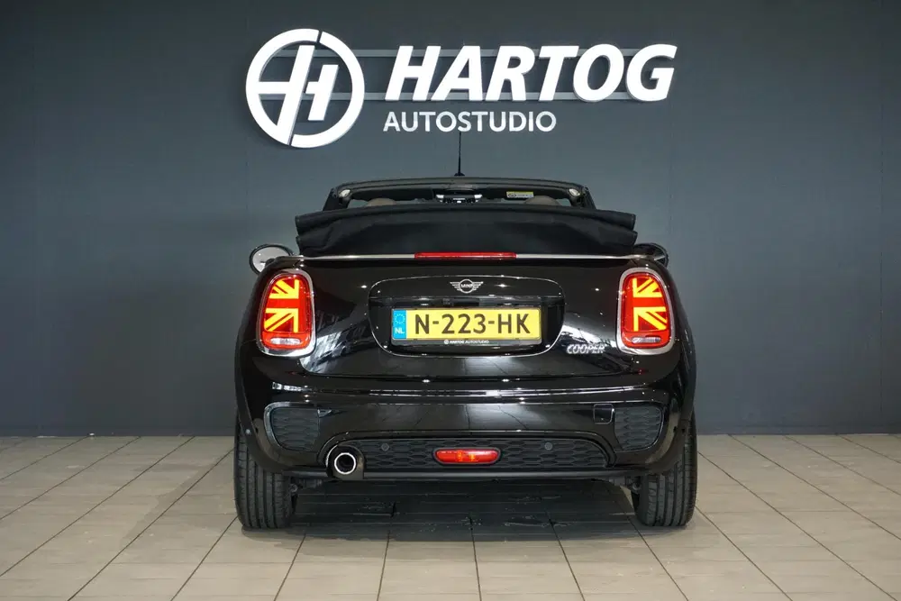 Mini Cabrio 1.5 Cooper Sidewalk Edition JCW + CAMERA uit 2021, foto 11