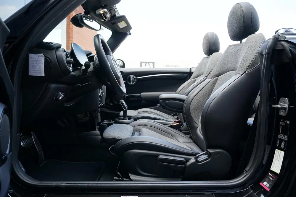Mini Cabrio 1.5 Cooper Sidewalk Edition JCW + CAMERA uit 2021, foto 15