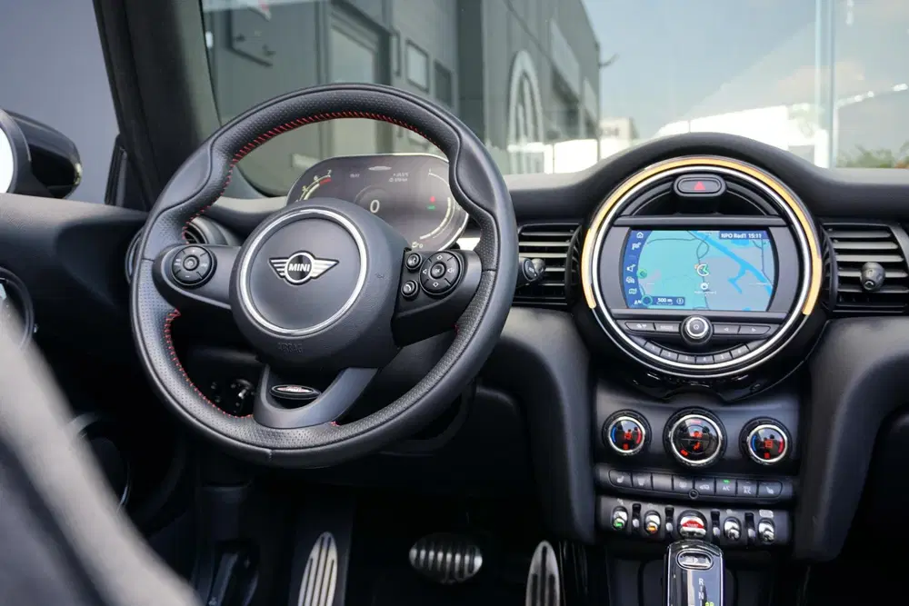 Mini Cabrio 1.5 Cooper Sidewalk Edition JCW + CAMERA uit 2021, foto 17