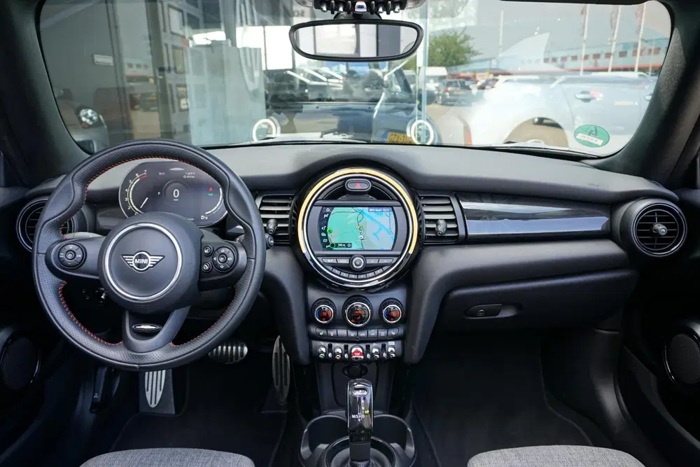Mini Cabrio 1.5 Cooper Sidewalk Edition JCW + CAMERA uit 2021, foto 4