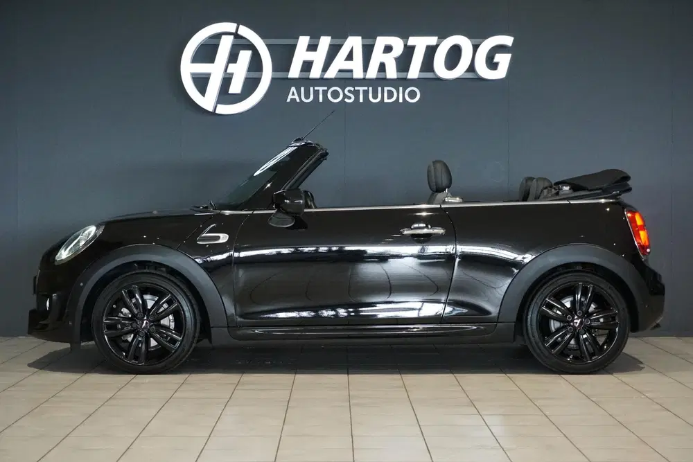 Mini Cabrio 1.5 Cooper Sidewalk Edition JCW + CAMERA uit 2021, foto 6
