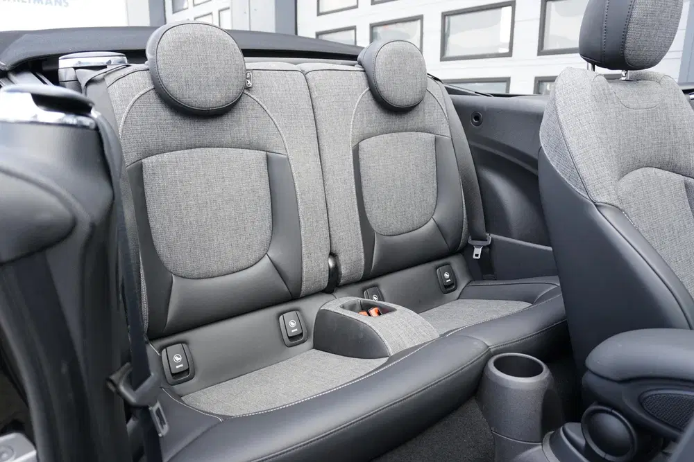 Mini Cabrio 1.5 Cooper Sidewalk Edition JCW + CAMERA uit 2021, foto 8