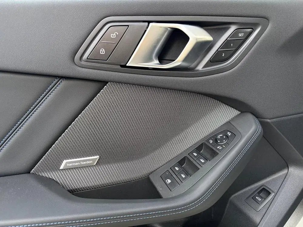 BMW 1-serie 120 uit 2025, foto 19