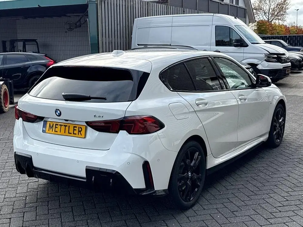 BMW 1-serie 120 uit 2025, foto 5