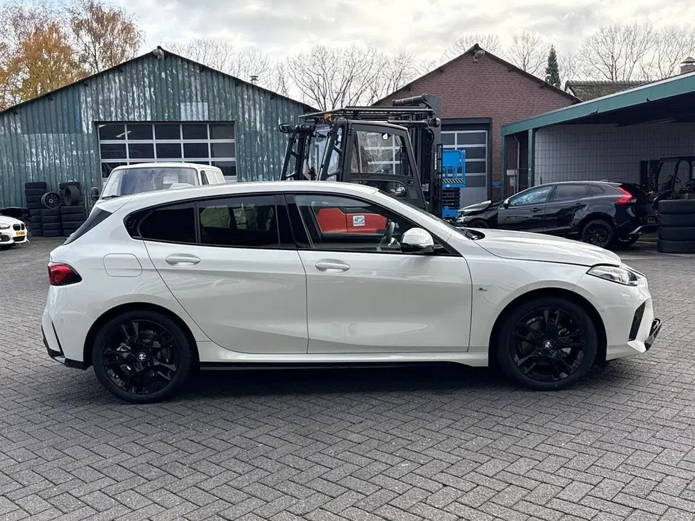 BMW 1-serie 120 uit 2025, foto 6