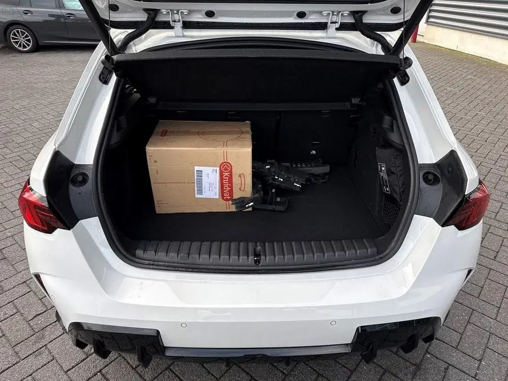 BMW 1-serie 120 uit 2025, foto 9