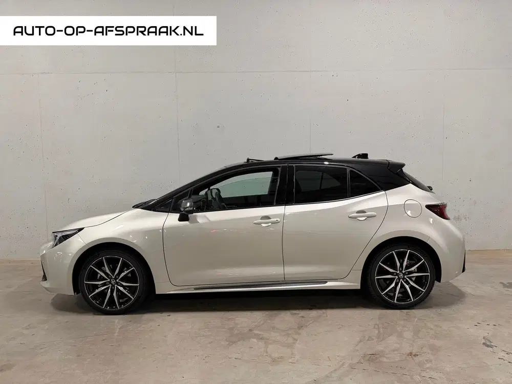 Toyota Corolla Hybrid 180 GR Sport Automaat HUD Pano JBL uit 2025, foto 2