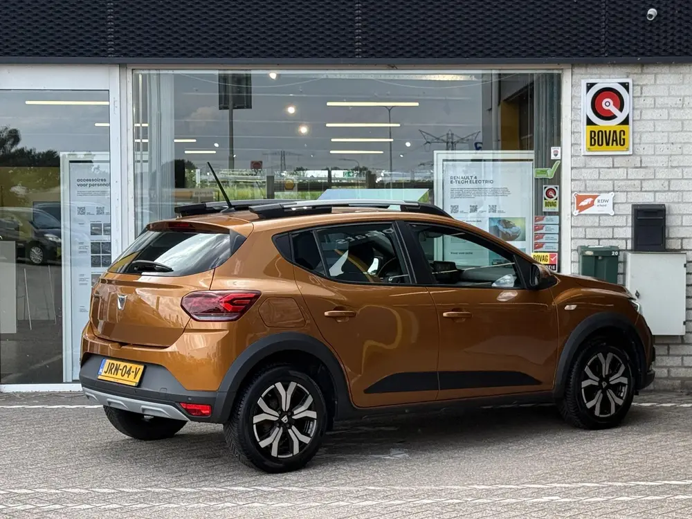 Dacia Sandero 1.0 TCe 90 Comfort uit 2023, foto 2