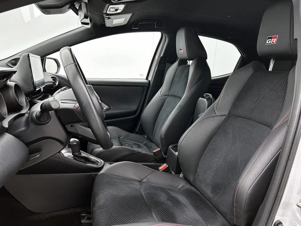 Toyota Yaris 1.5 Hybrid GR Sport Limited uit 2022, foto 17