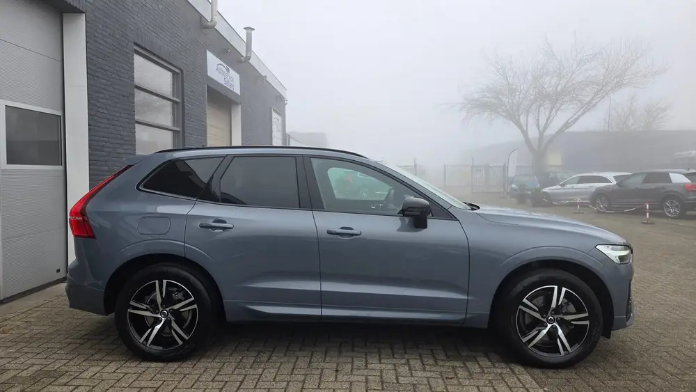 Volvo XC60 2.0 B4 Dark plus Mild Hybride uit 2022, foto 2