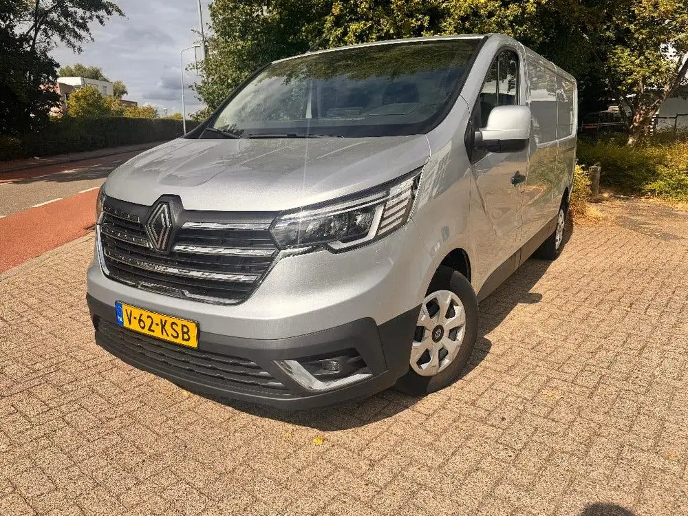 Renault Trafic GB 2.0 Blue dCi 131pk L2h1 T30 2024 Grijs uit 2024