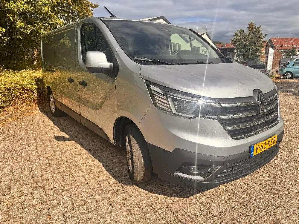 Renault Trafic GB 2.0 Blue dCi 131pk L2h1 T30 2024 Grijs uit 2024, foto 2