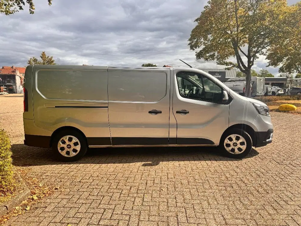 Renault Trafic GB 2.0 Blue dCi 131pk L2h1 T30 2024 Grijs uit 2024, foto 3