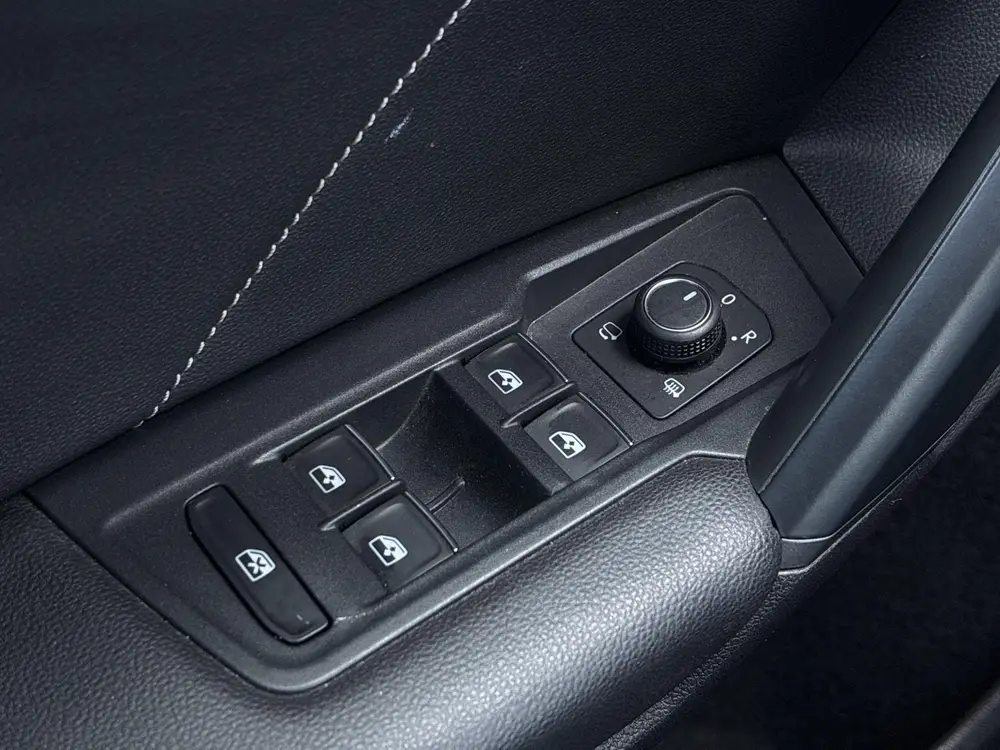 Volkswagen Tiguan 1.5 TSI DSG R-Line Business+ | Trekhaak | uit 2020, foto 17
