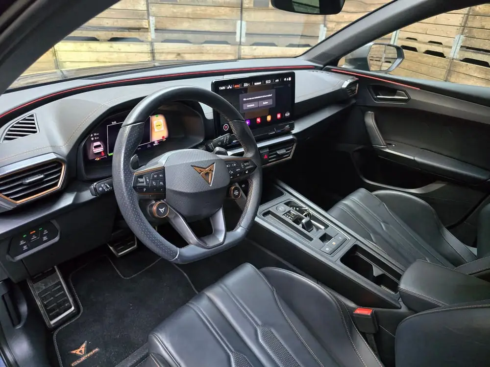 Cupra Leon Sportstourer 1.4 e-Hybrid VZ Performance Pano Car uit 2024, foto 3