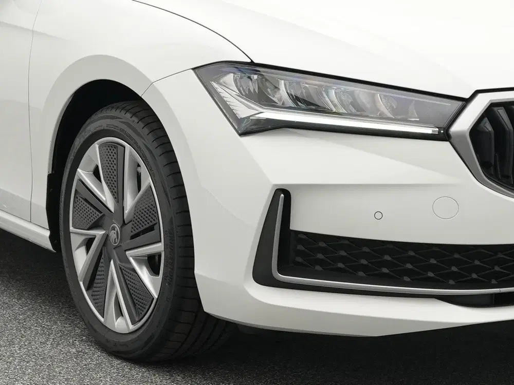 Skoda Superb 1.5 TSI 204pk PHEV Business Edition uit 2025, foto 15