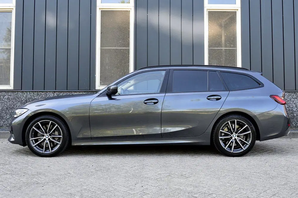 BMW 3-serie 3 Serie Touring 330i High Executive Editio uit 2019, foto 2