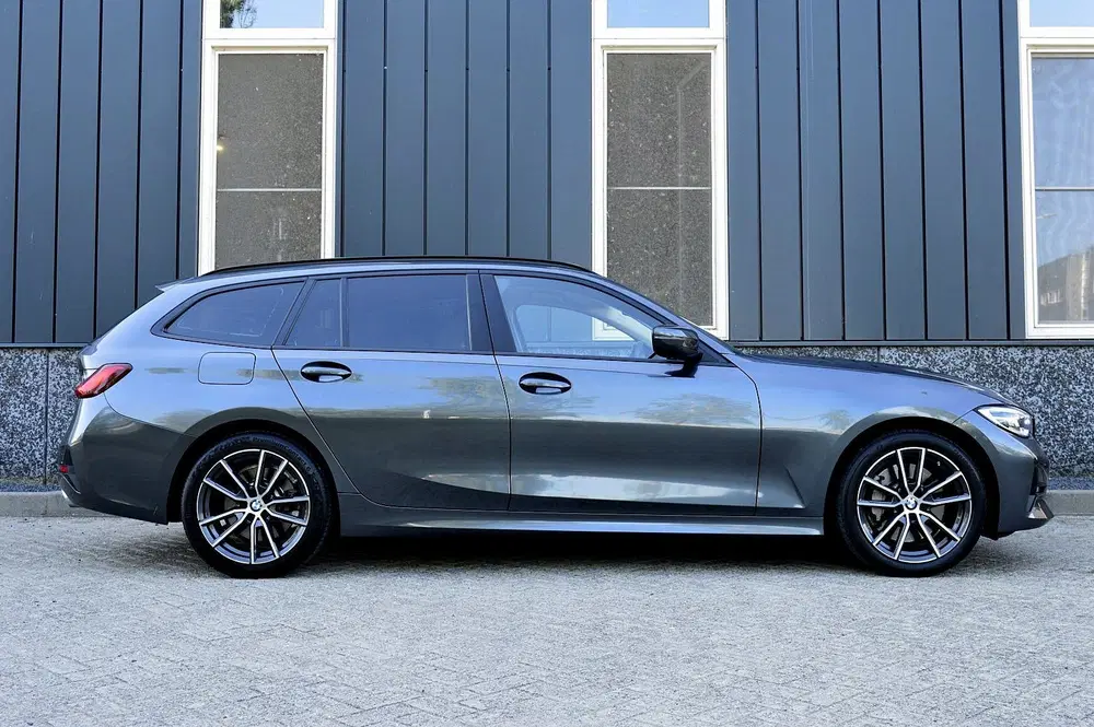 BMW 3-serie 3 Serie Touring 330i High Executive Editio uit 2019, foto 6